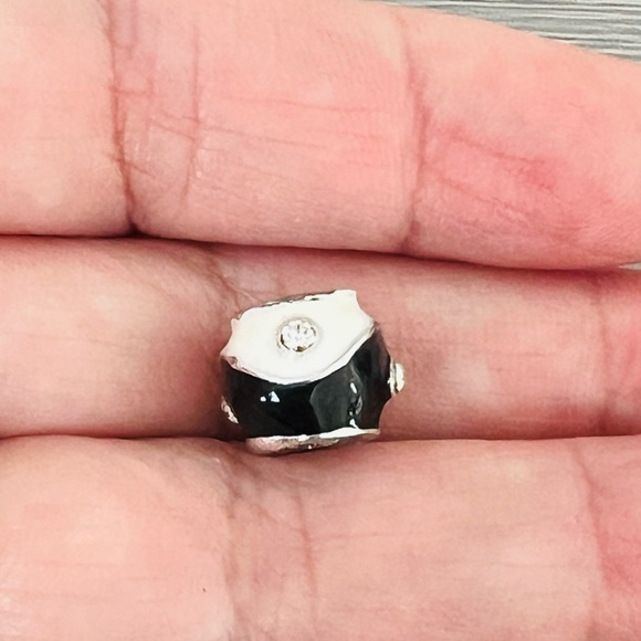 Black & white enamel silver plated ying Yang Bracelet charm - Picture 3 of 6